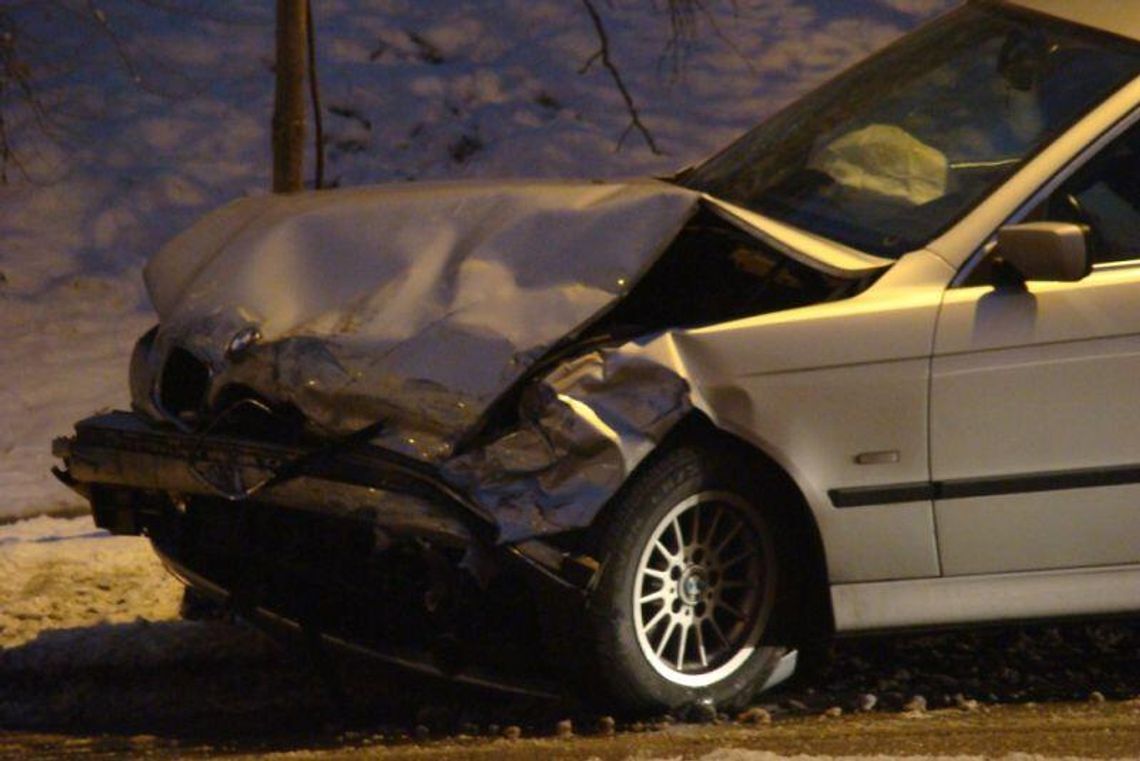 Wypadek przy ul. Filaretów: Zderzenie bmw i mitsubishi (zdjęcia) Wypadek przy ul. Filaretów: Zderzenie bmw i mitsubishi (zdjęcia)