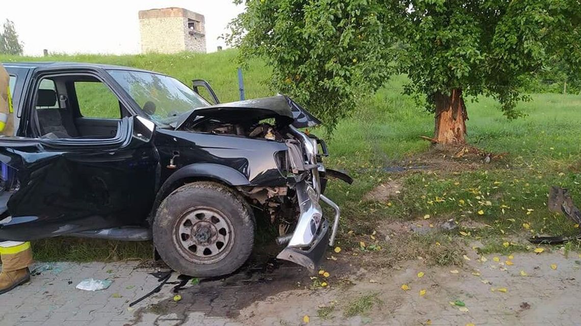 Wypadek w Annopolu. Trzy osoby przewiezione do szpitala [zdjęcia]