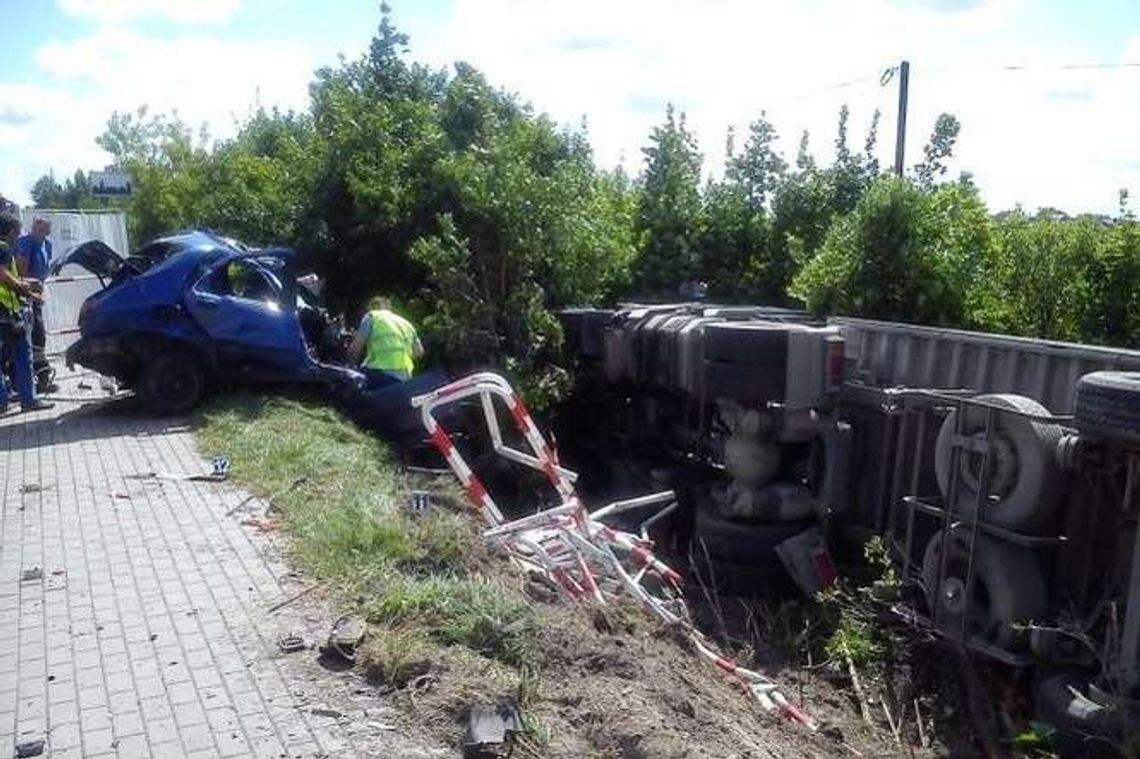 Wypadek w Annopolu: Zderzenie ciężarówki z fiatem. Jedna osoba nie żyje