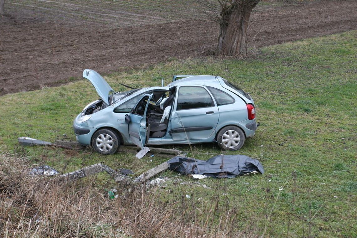 Wypadek w Bychawce: Samochód spadł z nasypu, zginęła 33-letnia kobieta