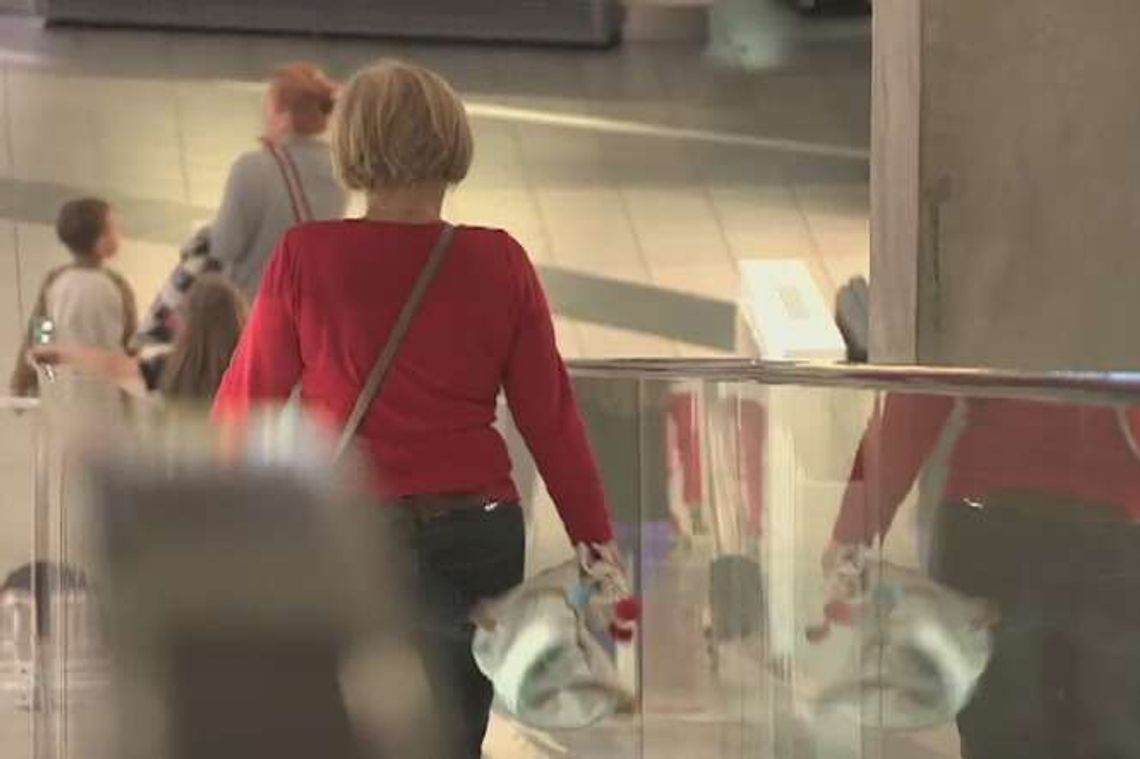 Wypadek w centrum handlowym. 9-latek spadł z ruchomych schodów Wypadek w centrum handlowym. 9-latek spadł z ruchomych schodów