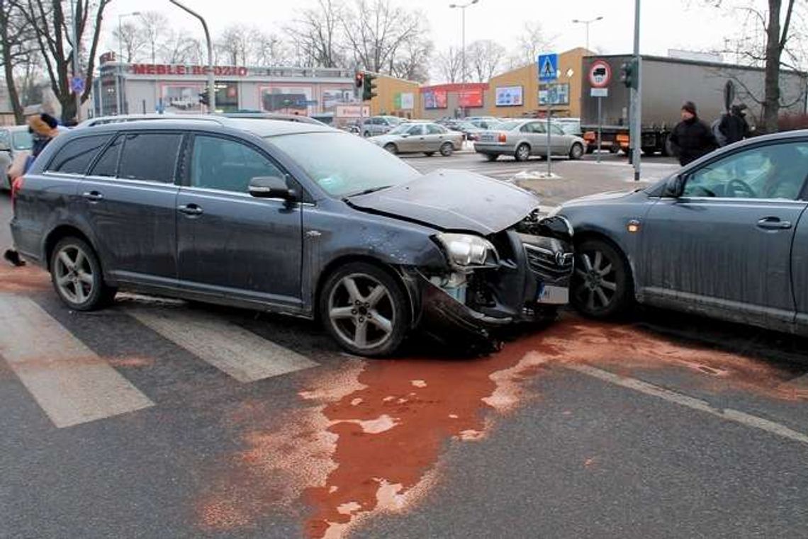 Wypadek w centrum Puław. Droga całkowicie zablokowana