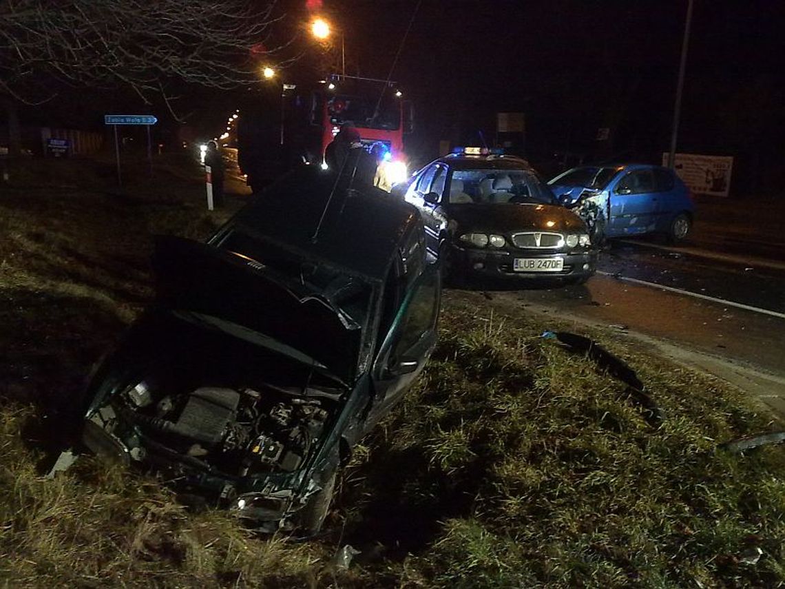 Wypadek w Ćmiłowie: Dwie osoby są ranne (zdjęcia)