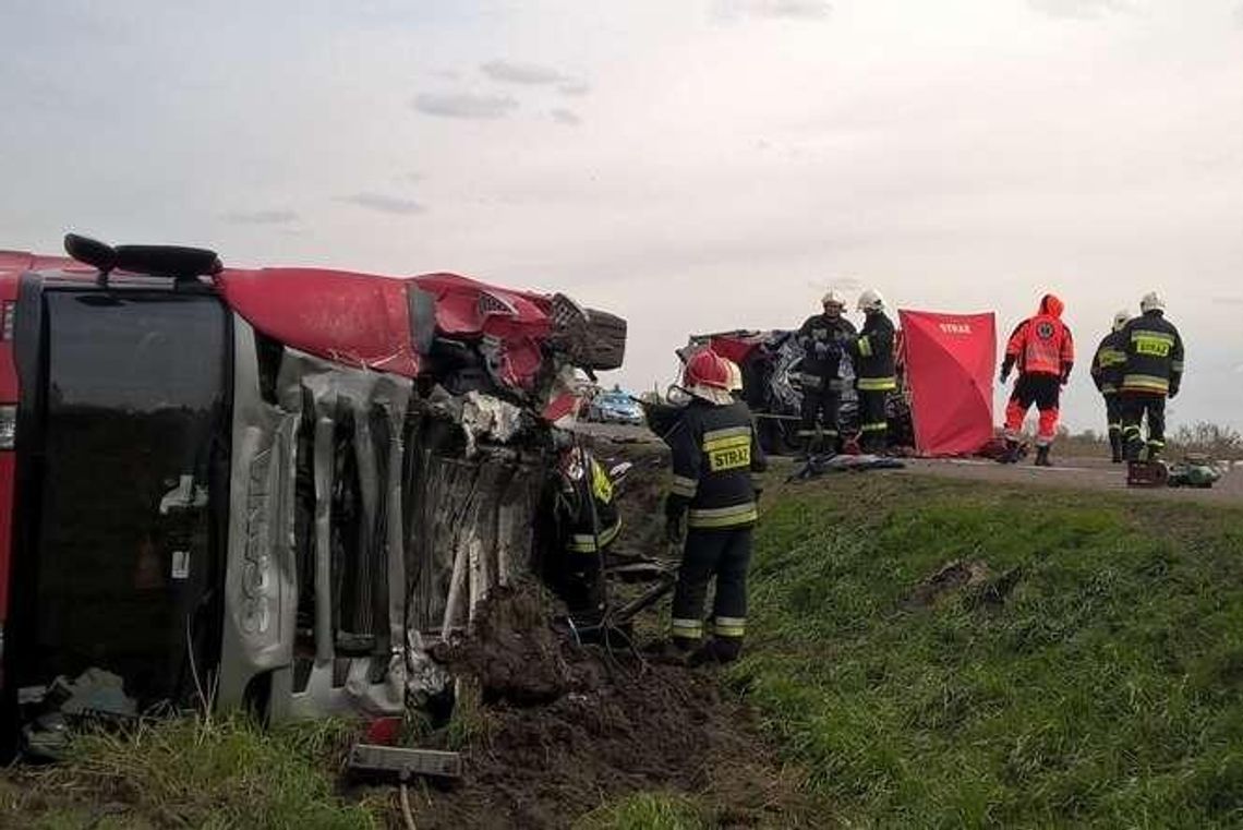 Wypadek w Dorohuczy: Kobieta wjechała pod ciężarówkę i zginęła Wypadek w Dorohuczy: Kobieta wjechała pod ciężarówkę i zginęła