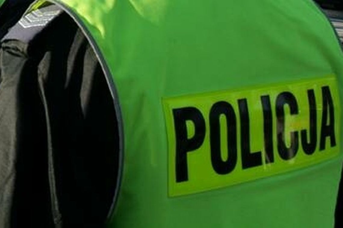 Wypadek w Głuszczyźnie. Samochód uderzył w słup