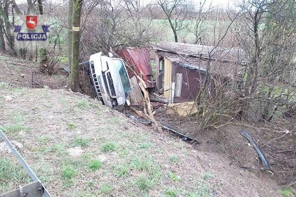 Wypadek w Łęcznej. Audi dachowało