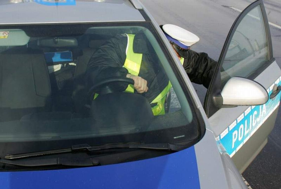 Wypadek w Łęcznej. Nissan w rowie