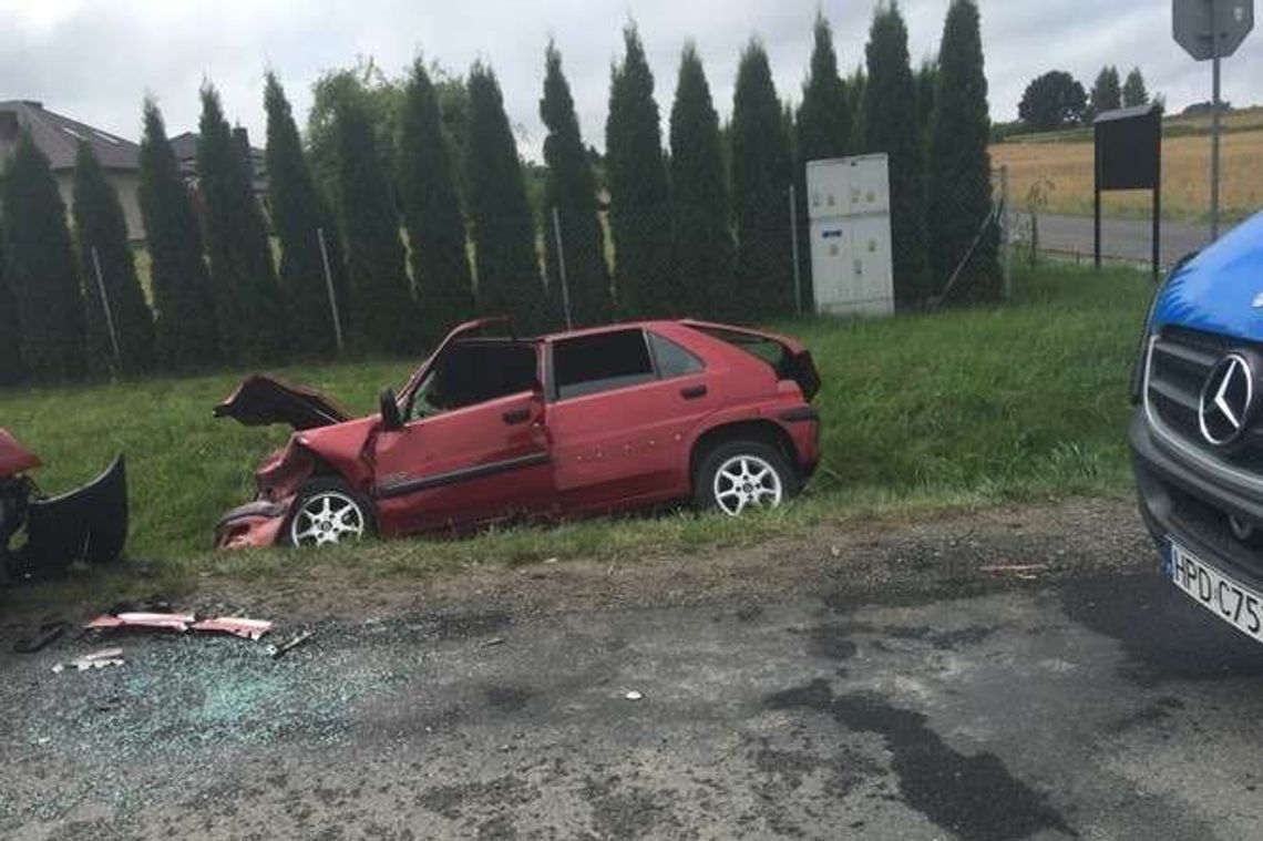 Wypadek w Lipniaku. Citroen zderzył się z peugeotem
