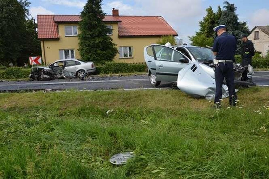 Wypadek w Lubiczynie: Zderzenie aut. Kobieta w szpitalu Wypadek w Lubiczynie: Zderzenie aut. Kobieta w szpitalu