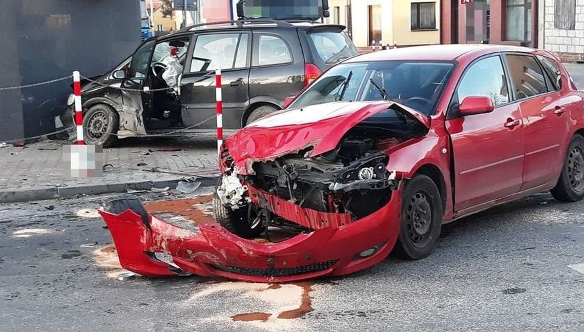 Wypadek w Modliborzycach. Jeden z samochodów uderzył w budynek