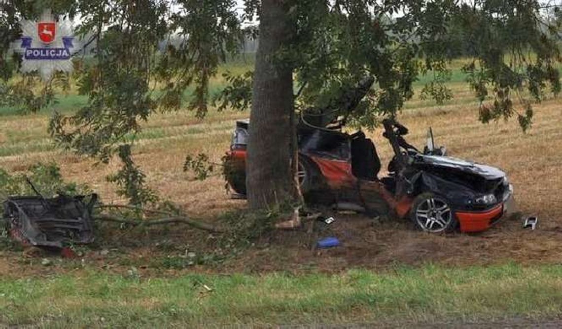 Wypadek w Nieszawie. Kabriolet uderzył w drzewo, zginęła 27-letnia Czeszka