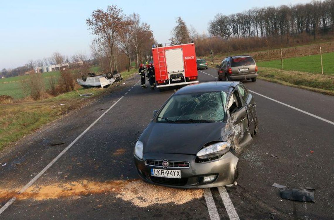 Wypadek w Obrokach. Bus zderzył się z nieoznakowanym radiowozem (wideo, zdjęcia) Wypadek w Obrokach. Bus zderzył się z nieoznakowanym radiowozem (wideo, zdjęcia)
