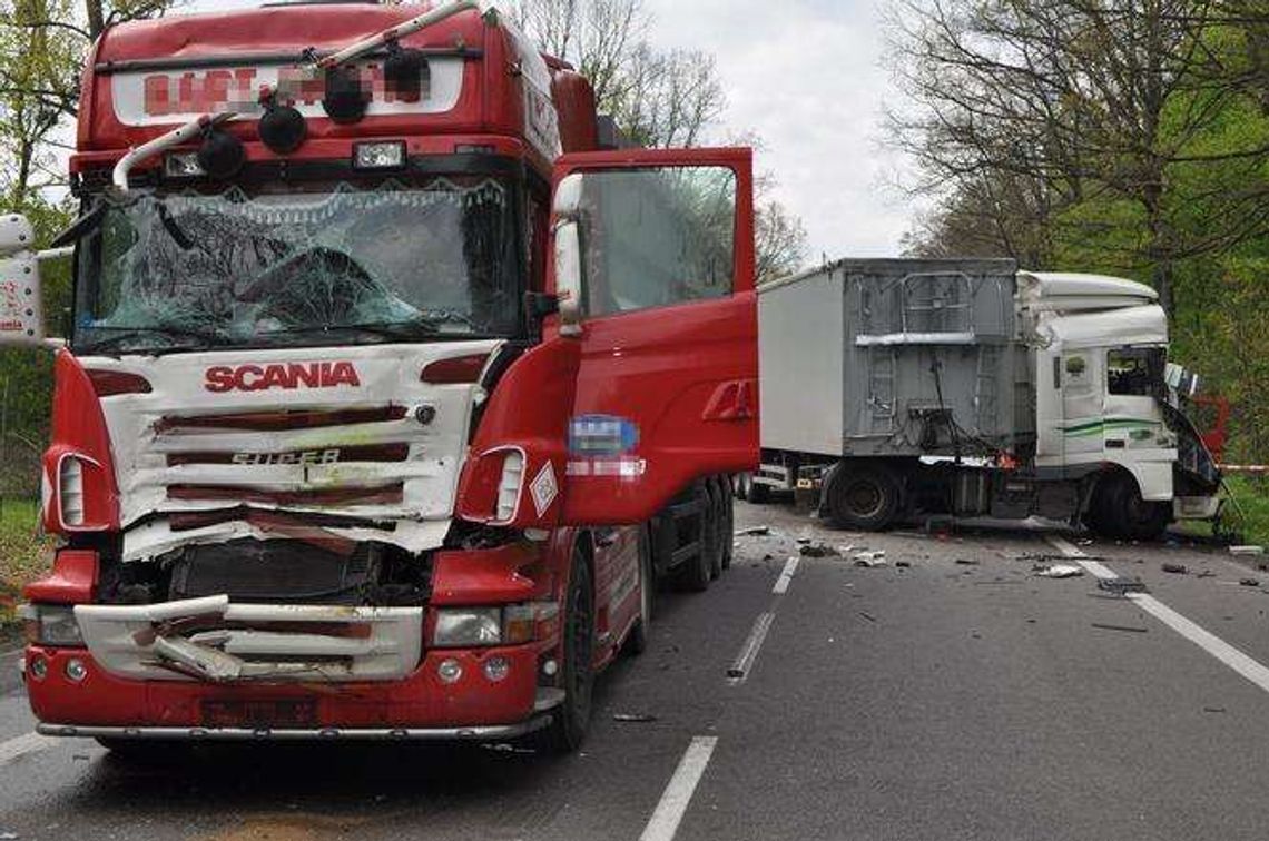 Wypadek w Obrokach. Kierowca nie zdążył zatrzymać tira
