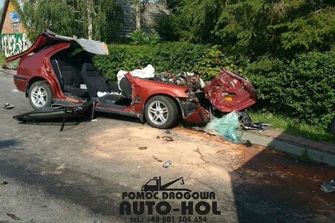 Wypadek w Piotrowicach. Honda zderzyła się z ciężarówką