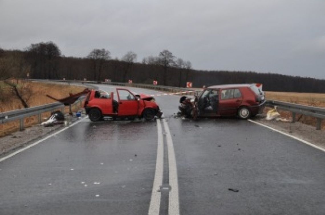 Wypadek w Podlodowie: 30-latek nie żyje, siedem osób rannych