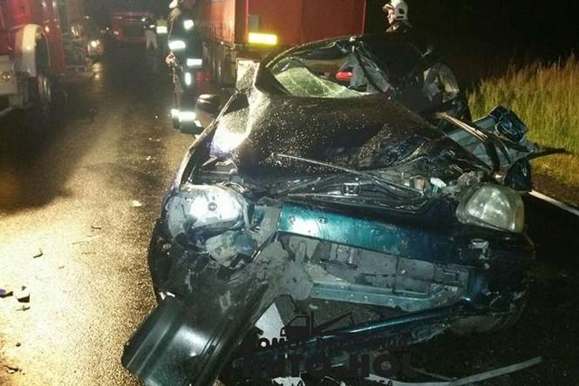 Wypadek w Polichnie. Wyprzedzał i zderzył się czołowo z dostawczakiem 