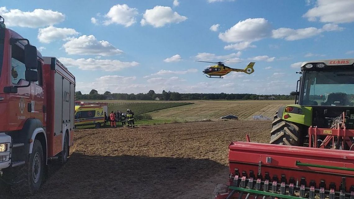 Wypadek w polu. Dłoń kobiety została wciągnięta przez mechanizm siewnika