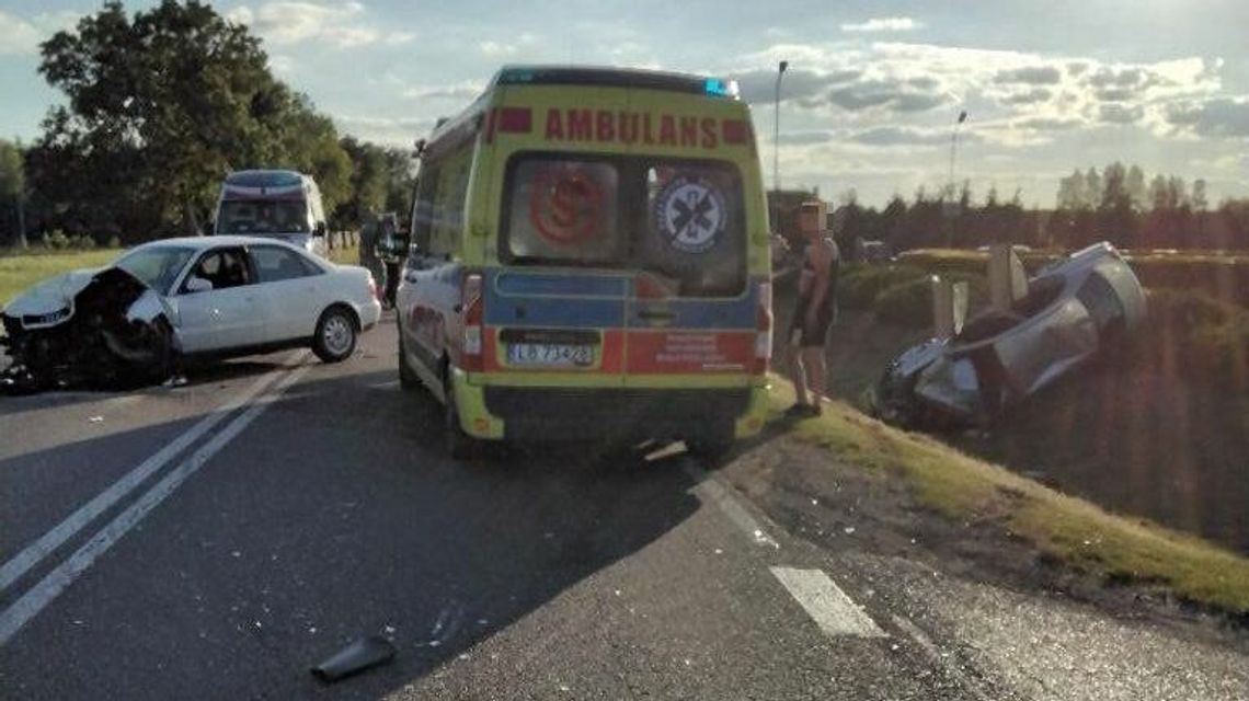 Wypadek w Radzyniu Podlaskim. Zablokowana droga krajowa [zdjęcia]