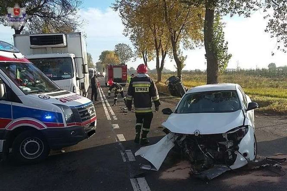 Wypadek w Radzyniu Podlaskim. Zderzenie i dachowanie