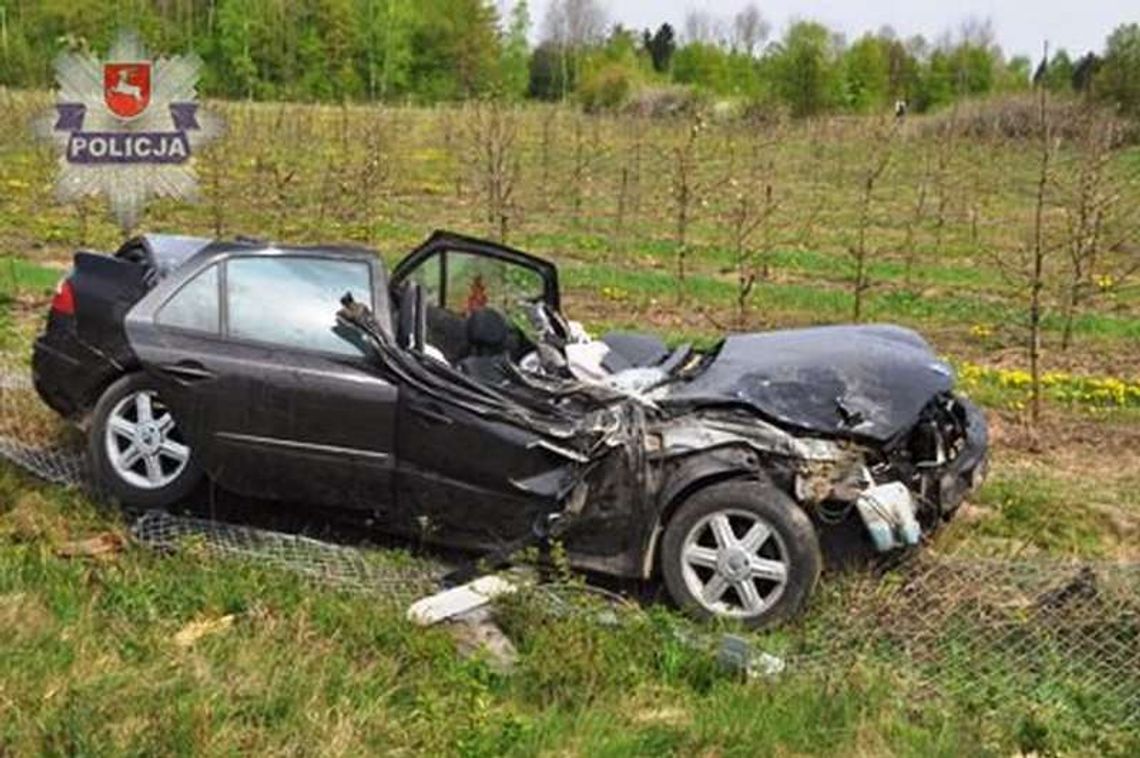 Wypadek w Rozalinie. Samochód dachował