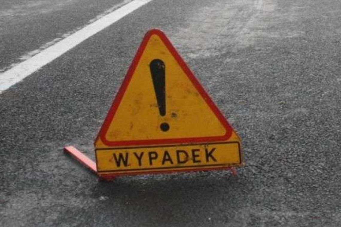 Wypadek w Strzelcach: 42-latka uderzyła w drzewo i zginęła