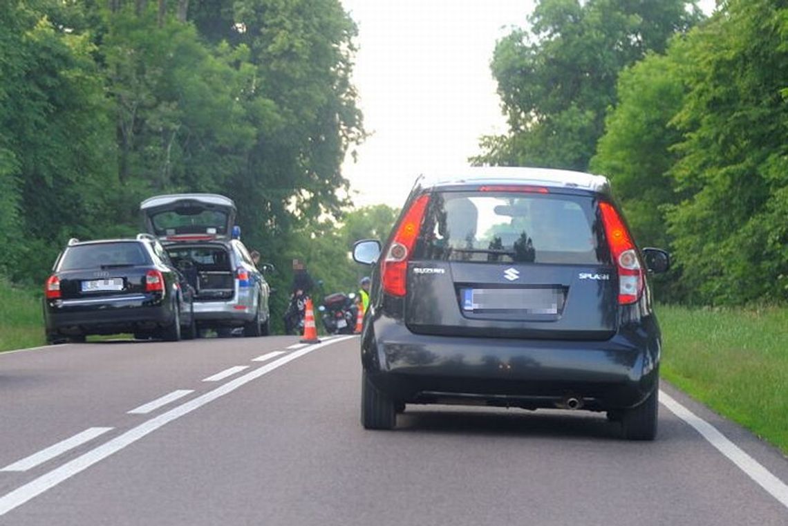 Wypadek w Suminie. Motocyklista najechał na samochód