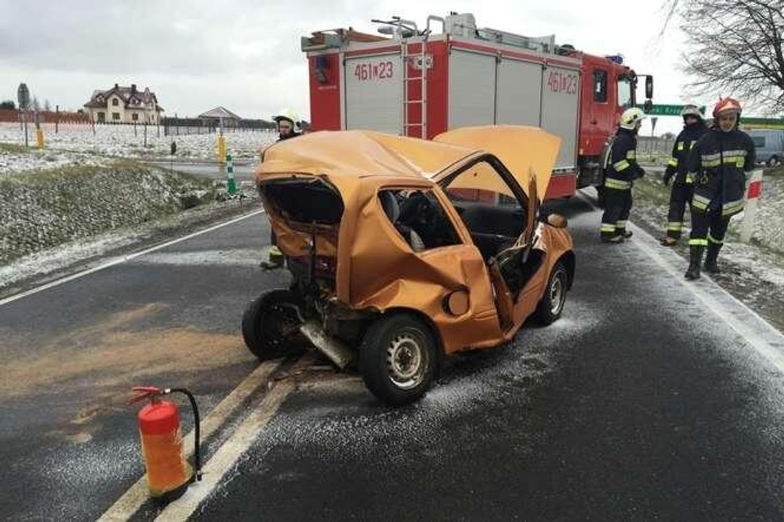 Wypadek w Trębaczowie: Samochód dostawczy wjechał w seicento (zdjęcia) Wypadek w Trębaczowie: Samochód dostawczy wjechał w seicento (zdjęcia)