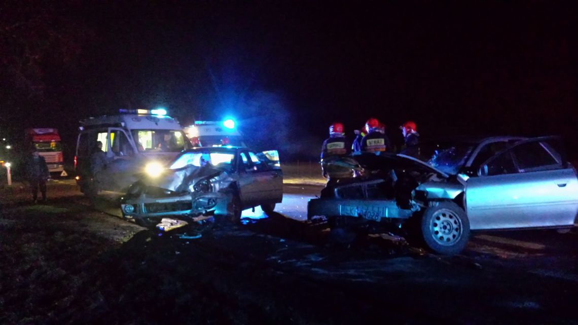 Wypadek w Trojaczkowicach. Czołowe zderzenie audi i subaru, utrudnienia na DK19 [zdjęcia]