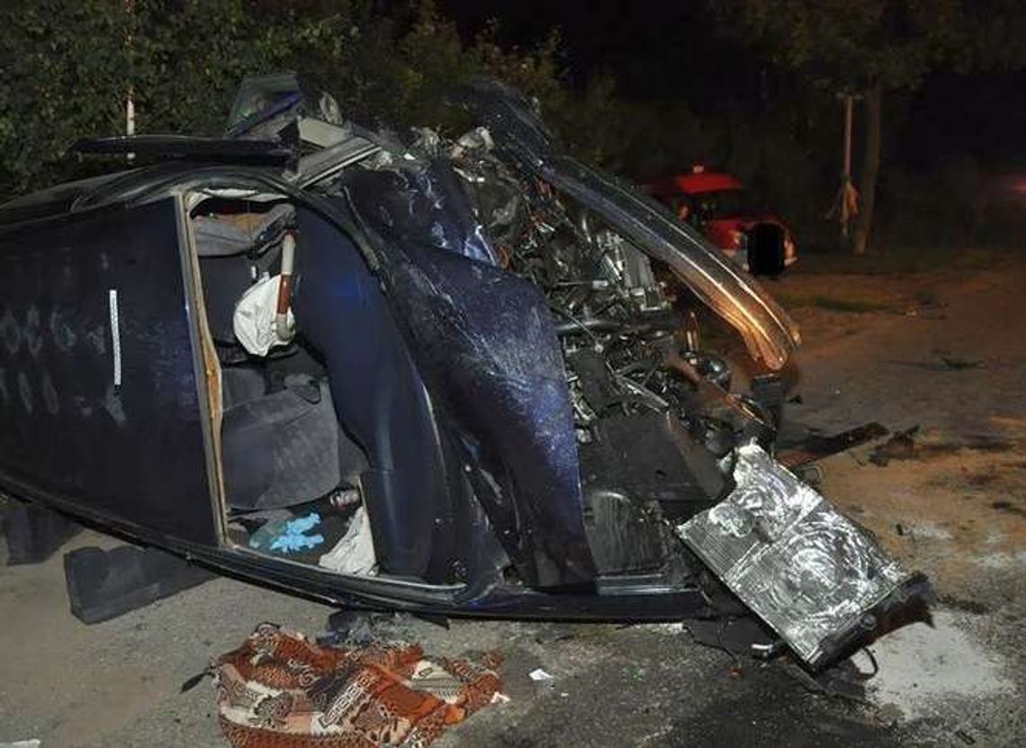 Wypadek w Wiskach. Zginął kierowca BMW (zdjęcia)