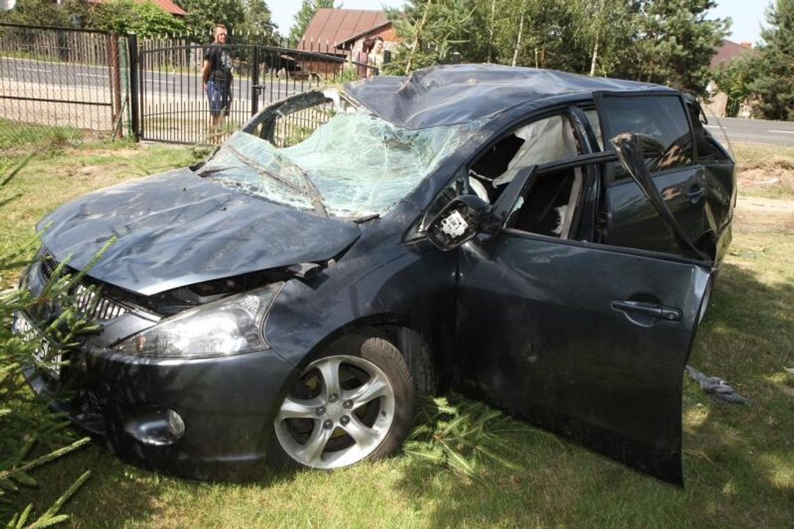 Wypadek w Wólce Rokickiej: Pilnują kierowcy w szpitalu