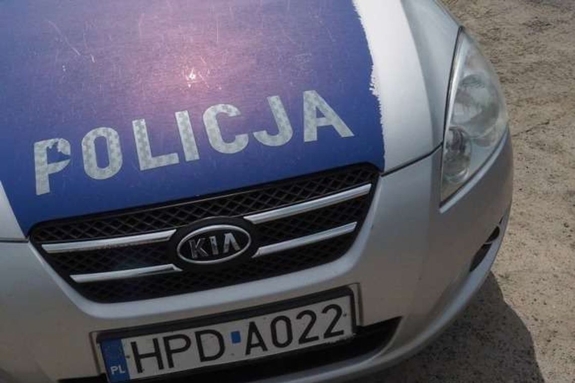 Wypadek w Żabiej Woli. Citroen uderzył w słup Wypadek w Żabiej Woli. Citroen uderzył w słup