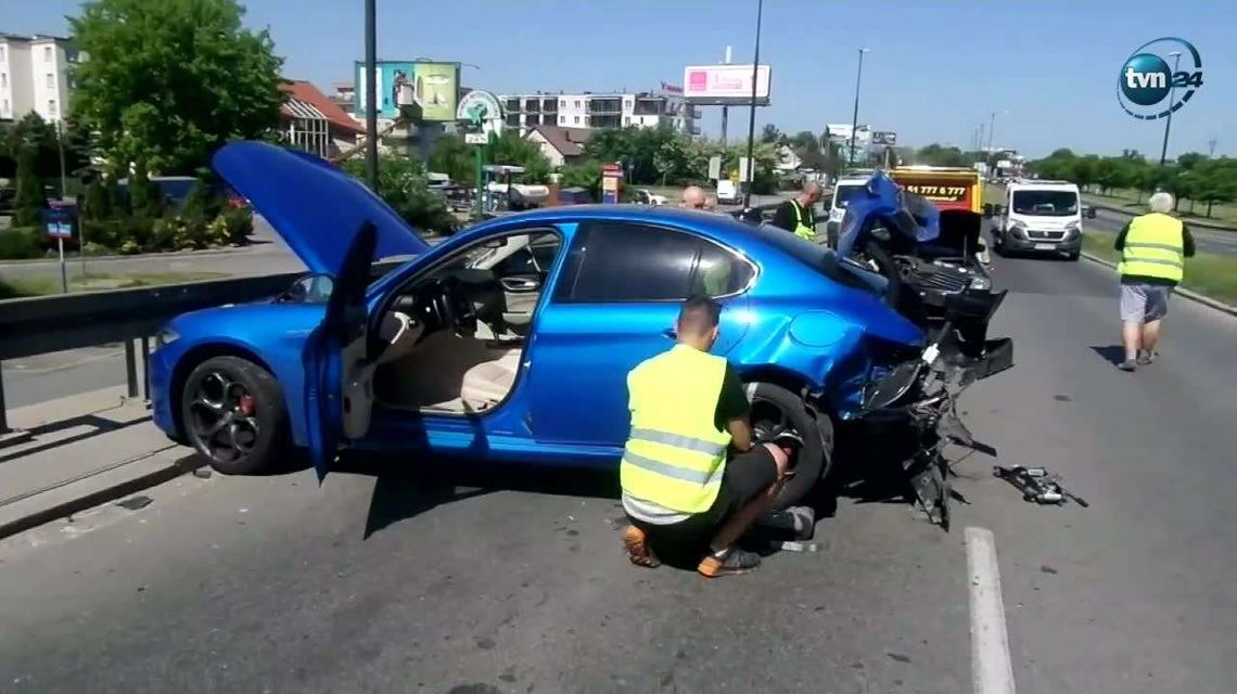 Wypadek z udziałem auta kandydata na prezydenta Warszawy. Ranne jest małe dziecko