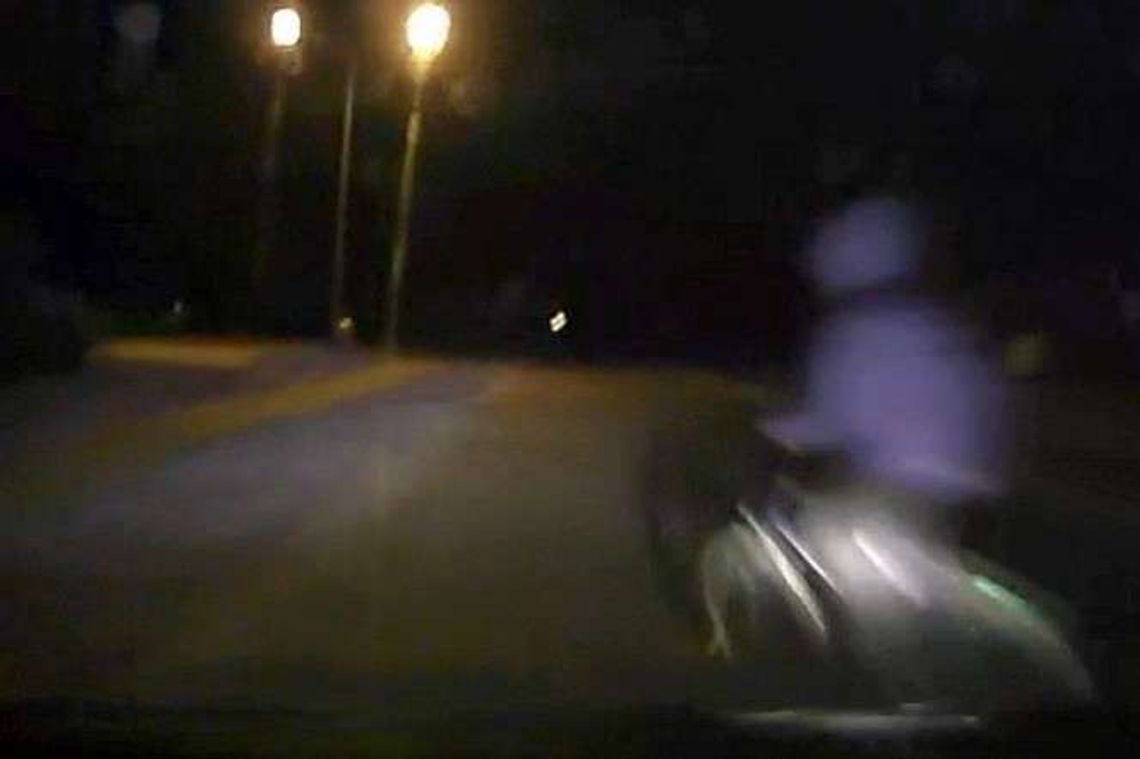 Wypadki na drogach: Rowerzysta potrącony przez samochód (wideo)