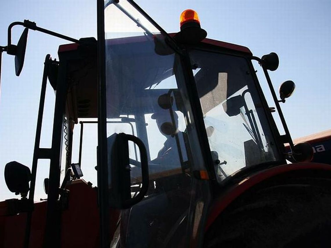 Wypadki rolników: Jeden stracił dłoń, drugiego przygniótł ciągnik