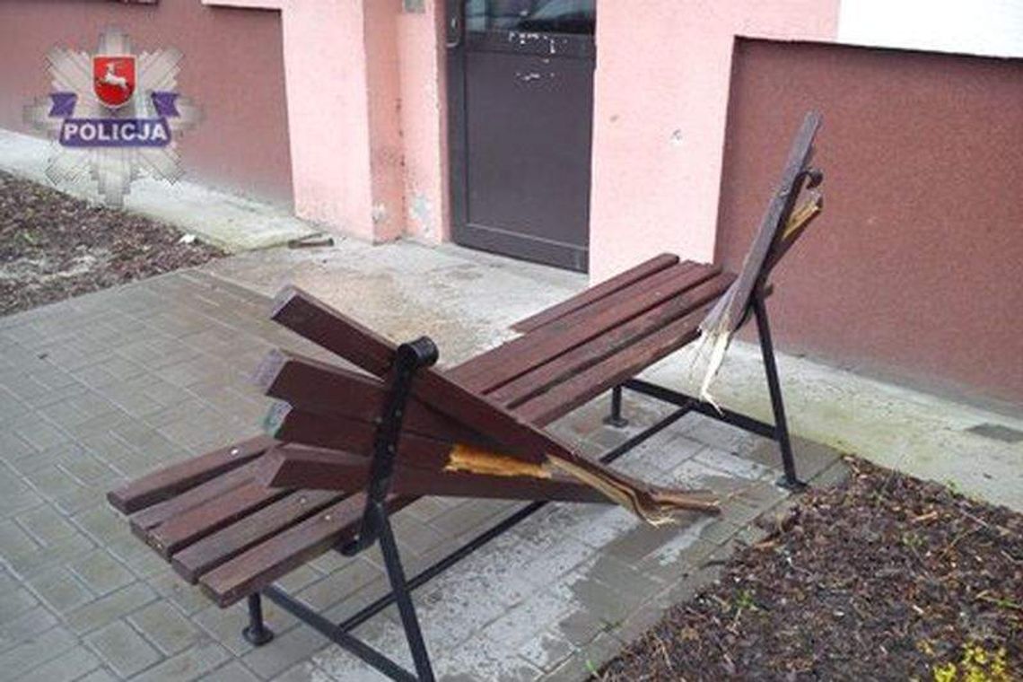 Wypadł z czwartego piętra. Spadł na ławkę przed blokiem
