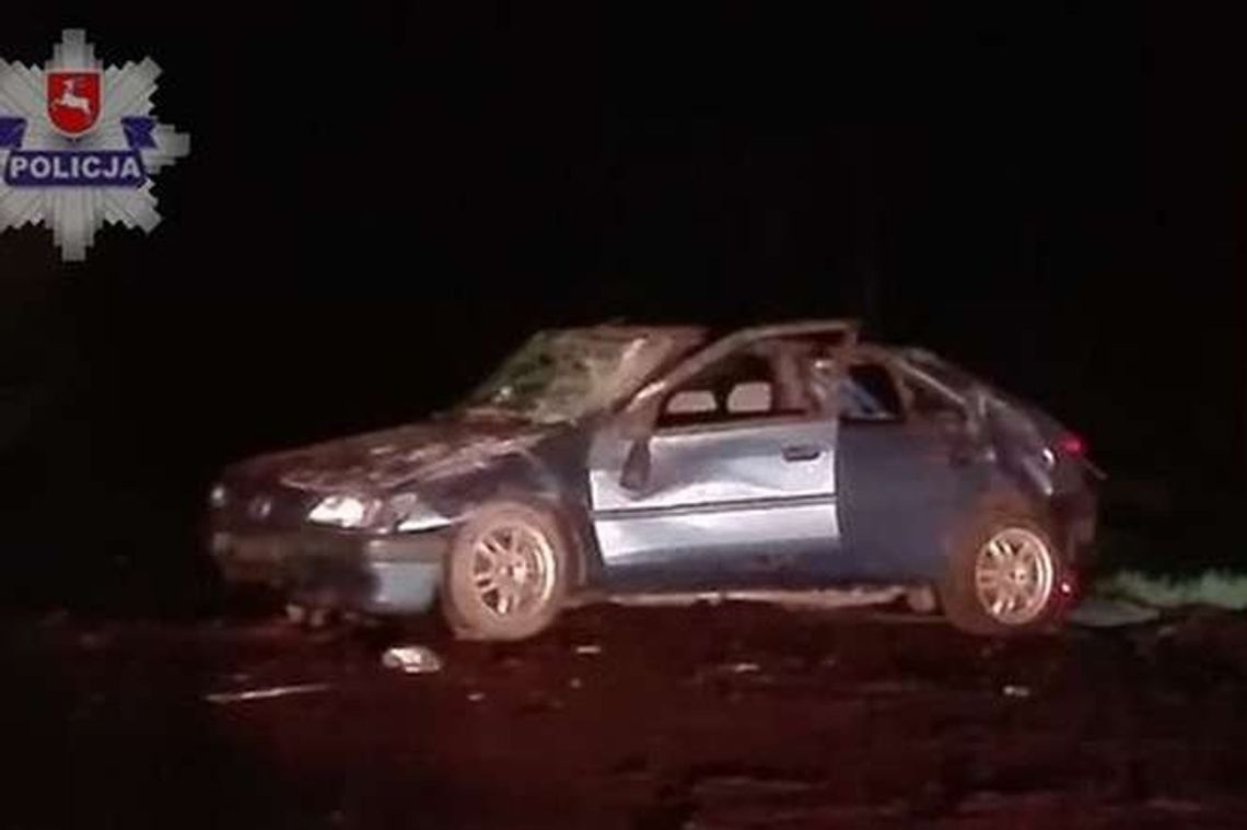 Wypadł z drogi i dachował. 19-latek jechał za szybko