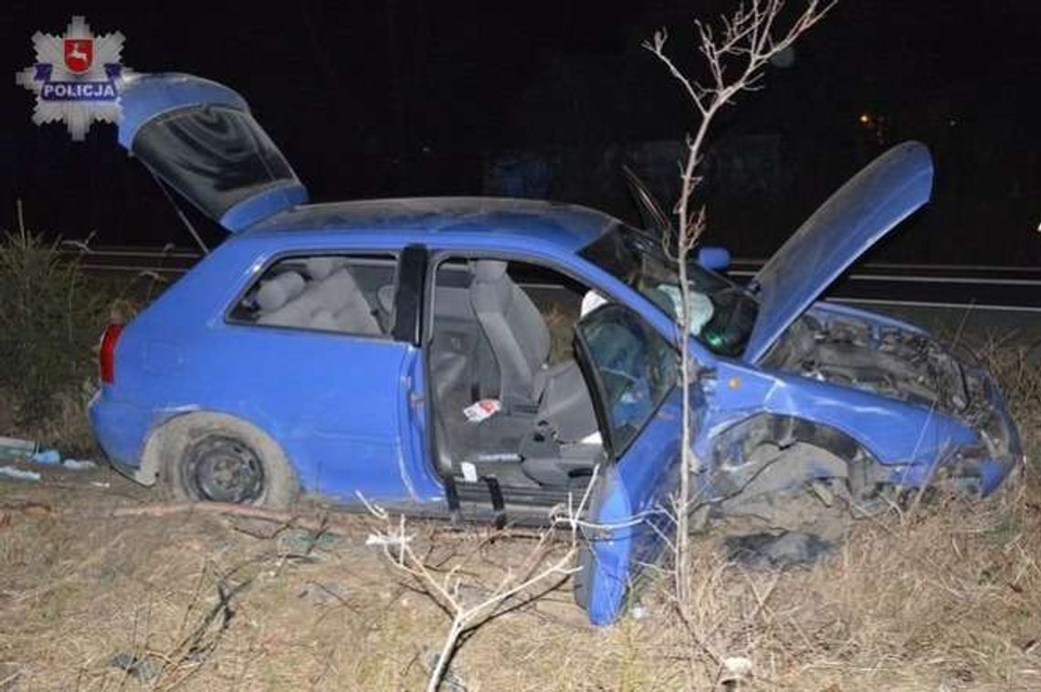 Wypadł z drogi i uderzył w drzewo. 5 osób trafiło do szpitala