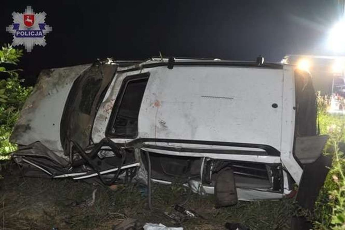 Wypadł z drogi na zakręcie. Cztery osoby w szpitalu