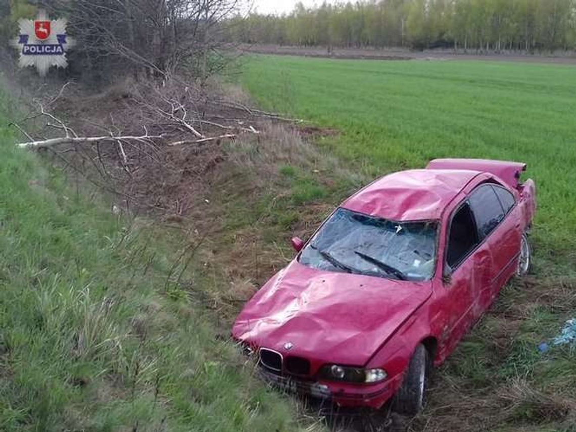 Wypadł z drogi, ściął drzewa i dachował. Miał 2 promile