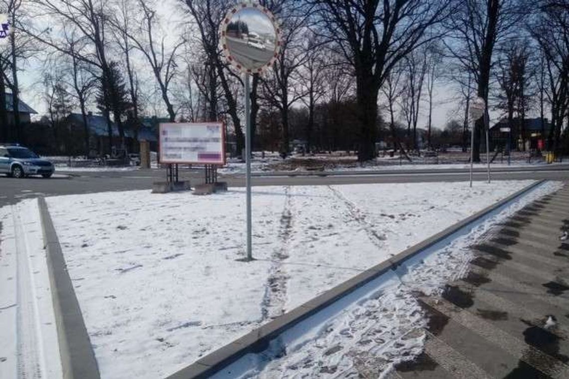 Wypadł z drogi, wjechał na cmentarz i rozbił nagrobek. Potem uciekł