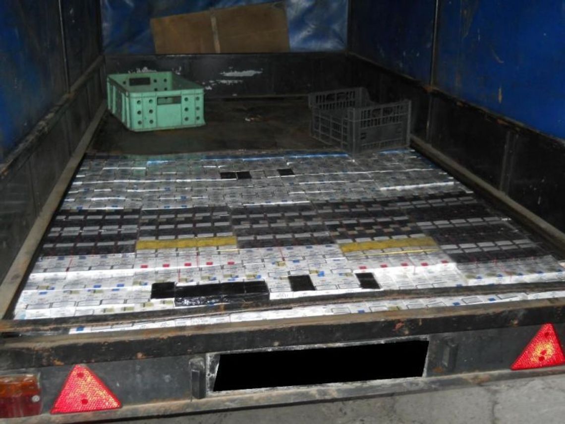 Wypchał dno przyczepki nielegalnymi papierosami