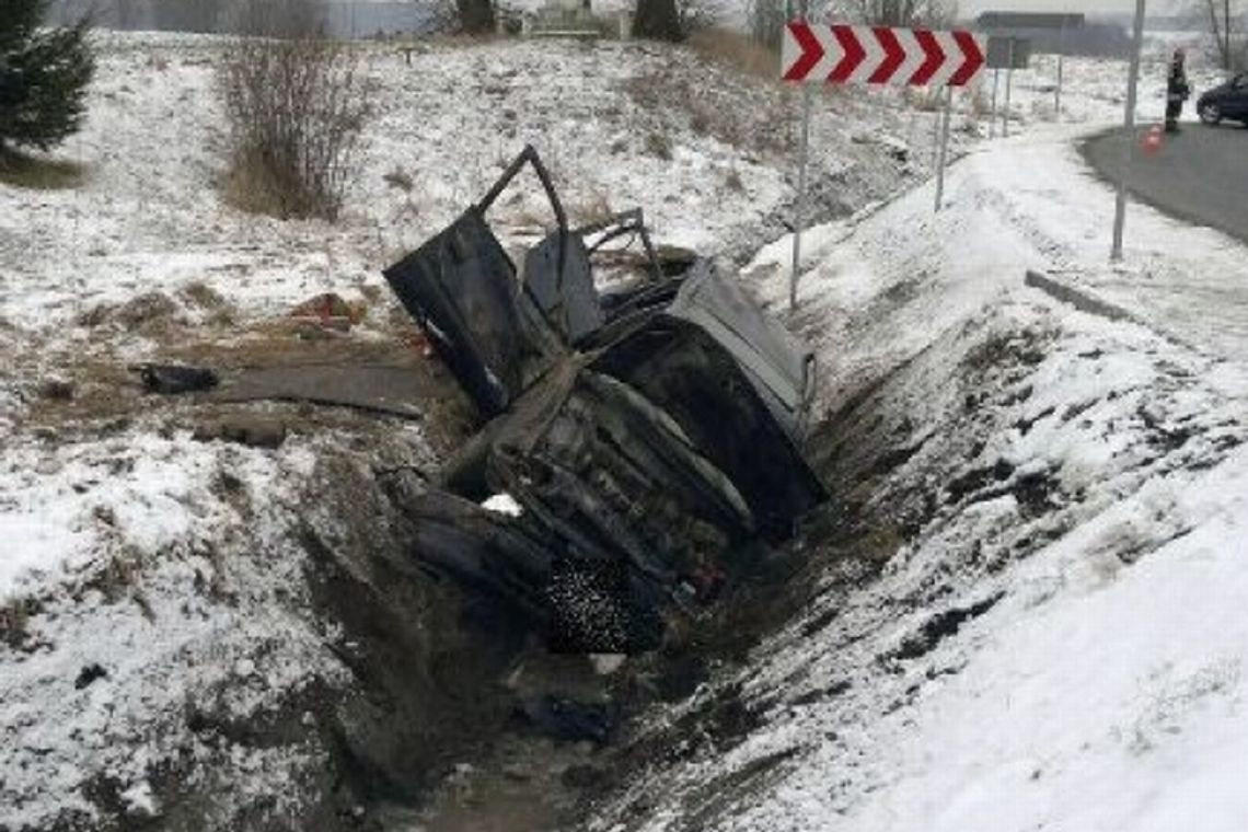 Wypił, pojechał i wpadł do rowu