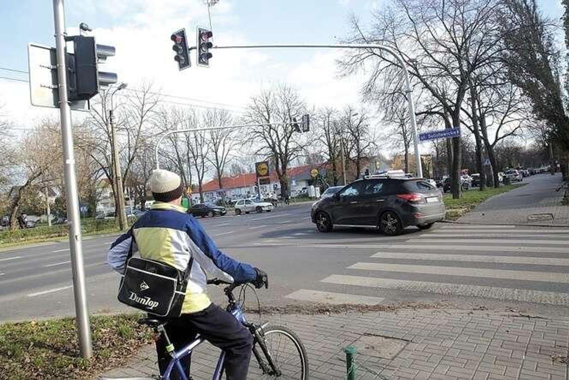 Wyprostują skrzyżowanie, na którym często dochodziło do stłuczek. Za ponad 11 mln zł Wyprostują skrzyżowanie, na którym często dochodziło do stłuczek. Za ponad 11 mln zł
