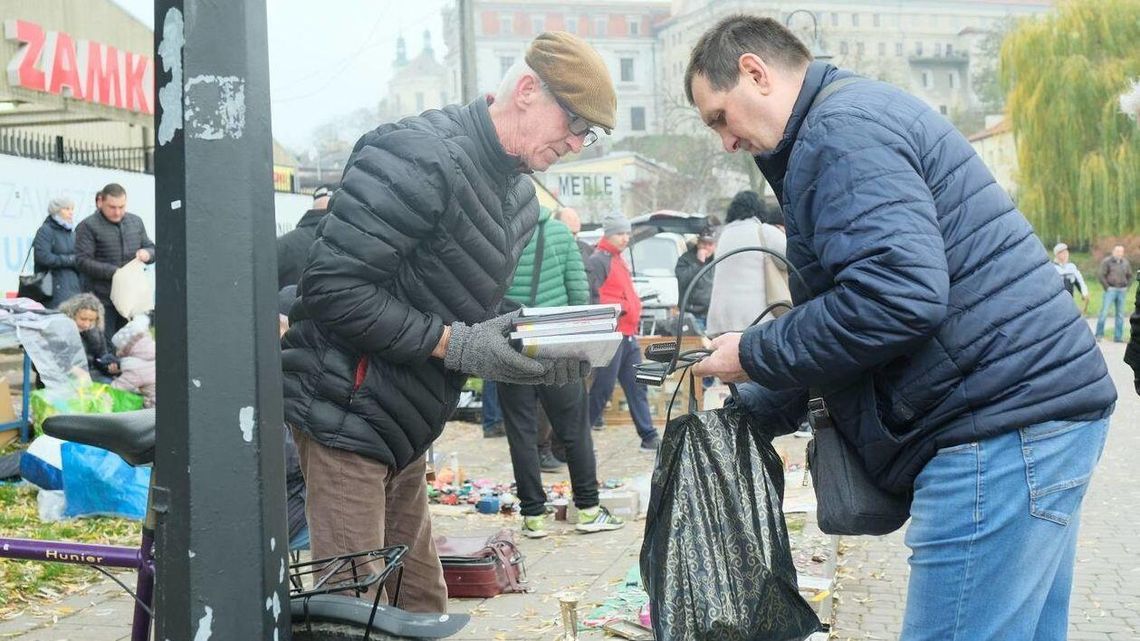Wyprzedaż garażowa na Targu pod Zamkiem [zdjęcia]