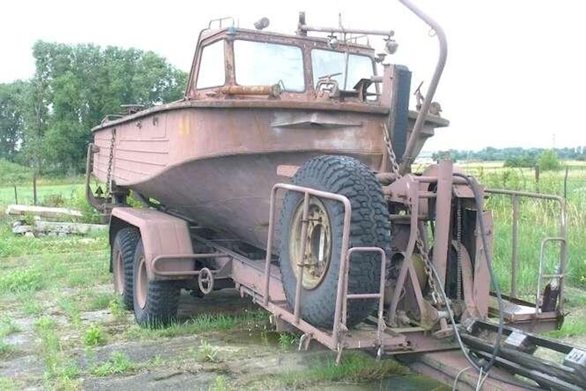 Wyprzedaż w wojsku. Kup sobie wojskowy kuter albo spychacz