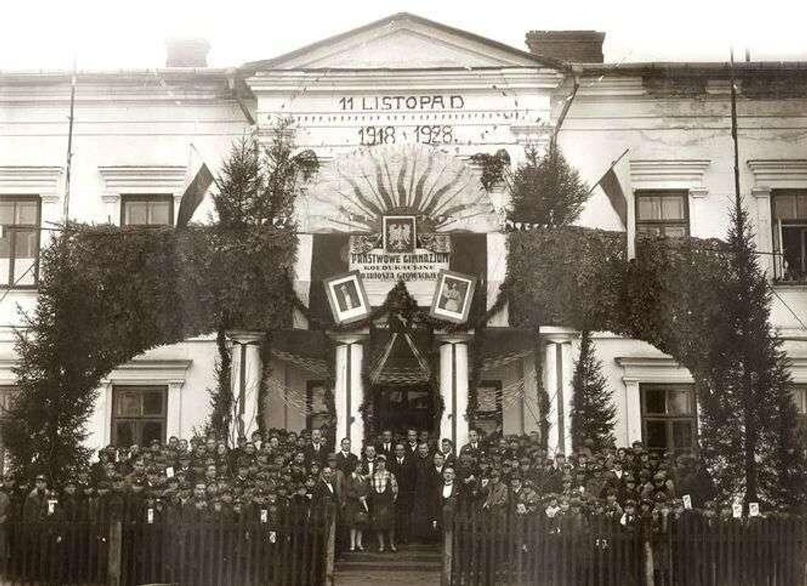 Wyprzęgli konie i sami ciągnęli powóz. Tak Tomaszów witał marszałka Piłsudskiego