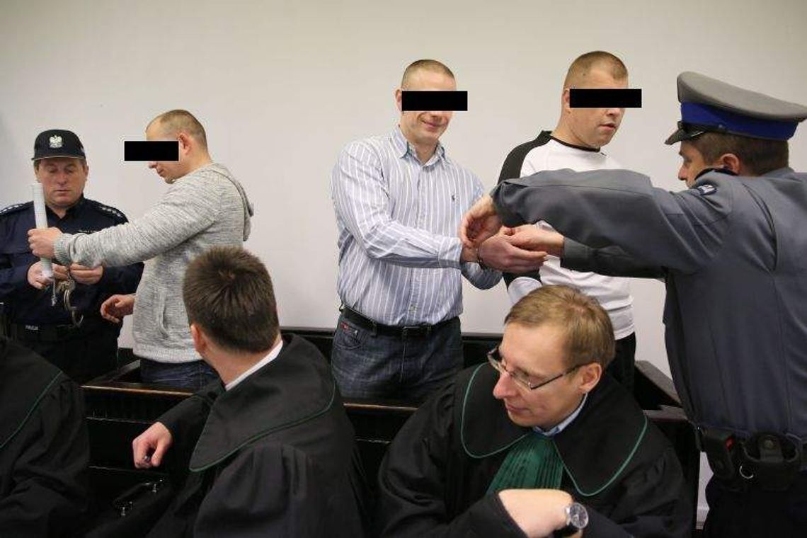 Wyroki dla bandytów z Czechowa. Przyłożyli ofierze nóż do gardła i grozili śmiercią Wyroki dla bandytów z Czechowa. Przyłożyli ofierze nóż do gardła i grozili śmiercią