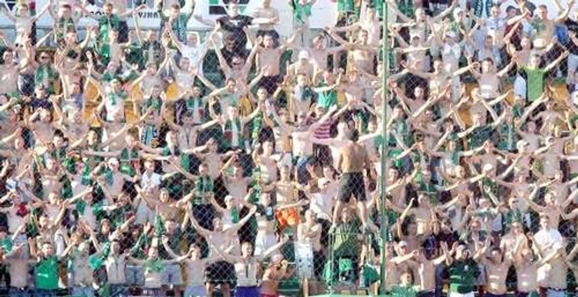 Wyroki dla kiboli za odpalanie rac na meczu Wyroki dla kiboli za odpalanie rac na meczu