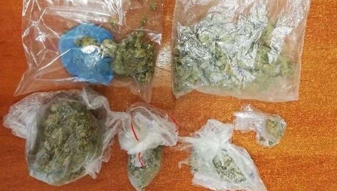 Wyrzucił butelkę przez okno. Ale przed sądem odpowie za to, co stało się później