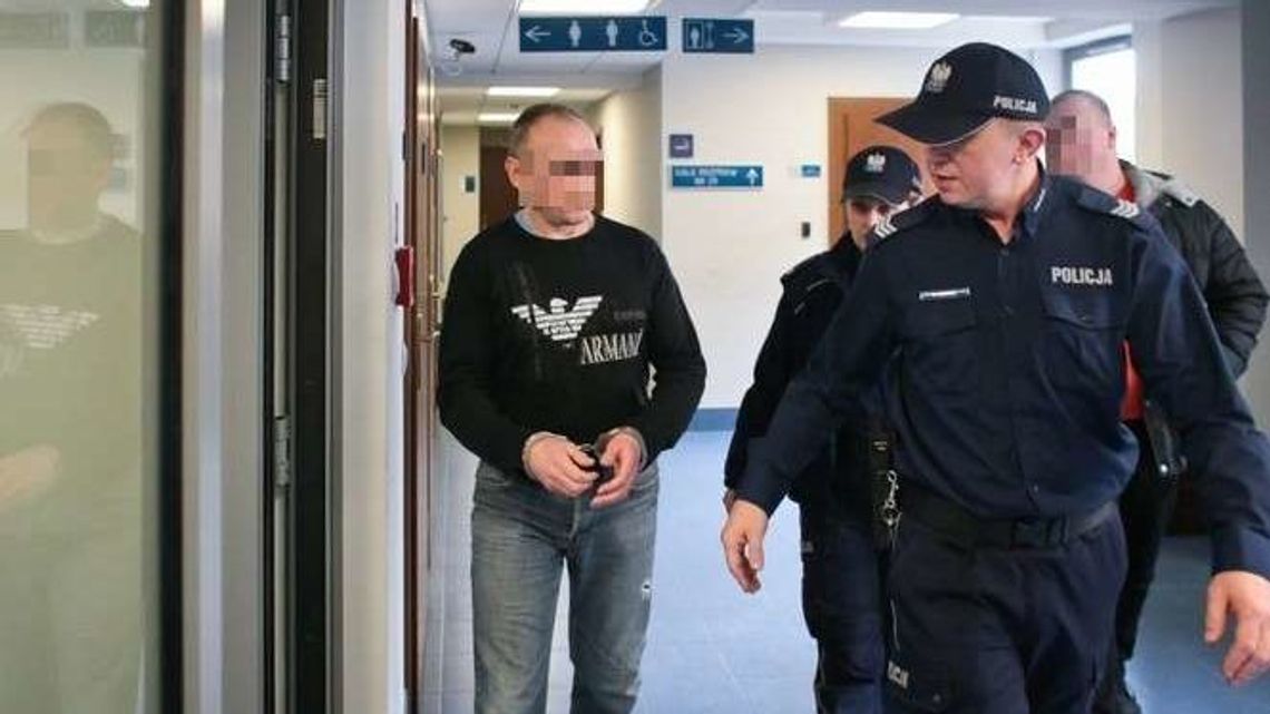 Wyrzucił kobietę z 6 piętra, skatował kolegę. Sąd skazał Piotra C. ps. "Cypis" Wyrzucił kobietę z 6 piętra, skatował kolegę. Sąd skazał Piotra C. ps. "Cypis"